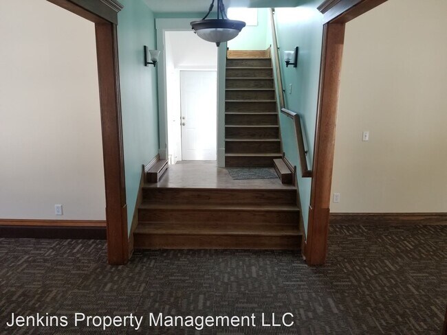 Building Photo - 5 br, 3 bath House - 122 S 4th St