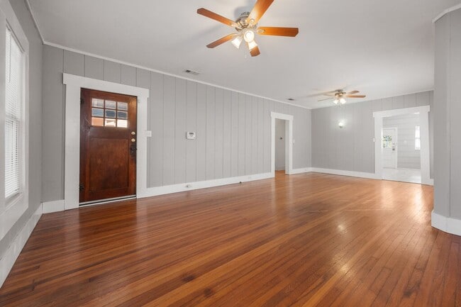 Building Photo - Historic craftsman style home located in T...