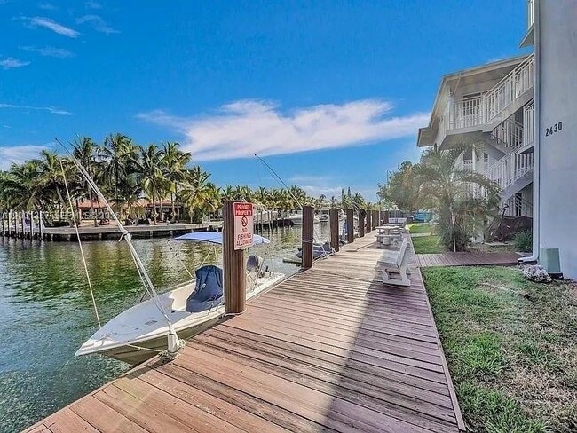 Building Photo - 2430 NE 135th St