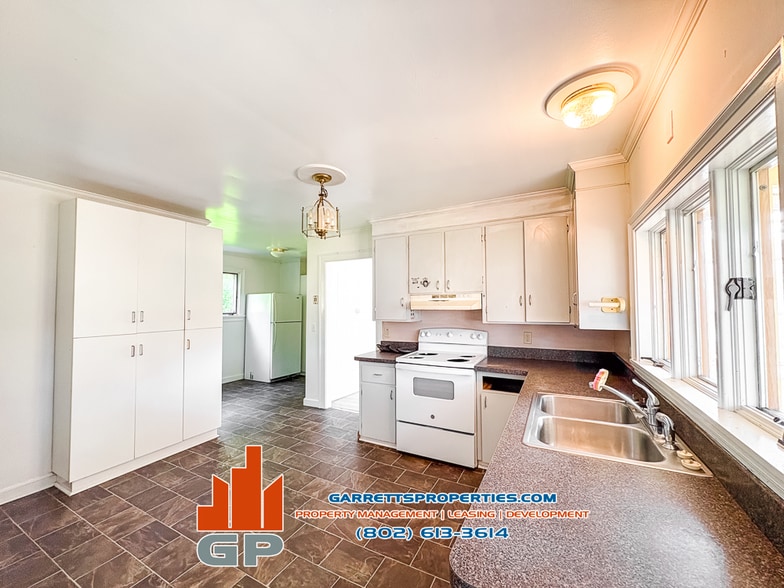 Building Photo - 16 Short St