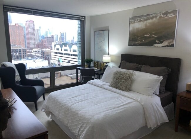 Building Photo - 1130 N Dearborn St