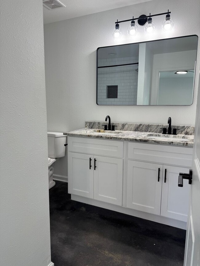 Building Photo - Attention to Detail Sets this 3/2 Rental Apart in Wakulla