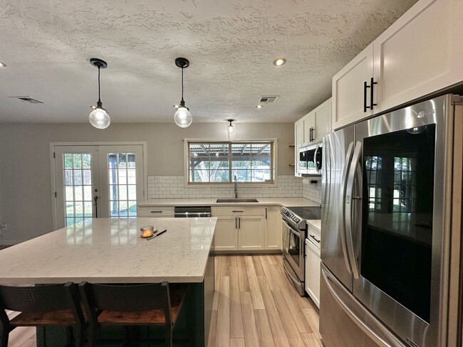 Building Photo - Remodeled