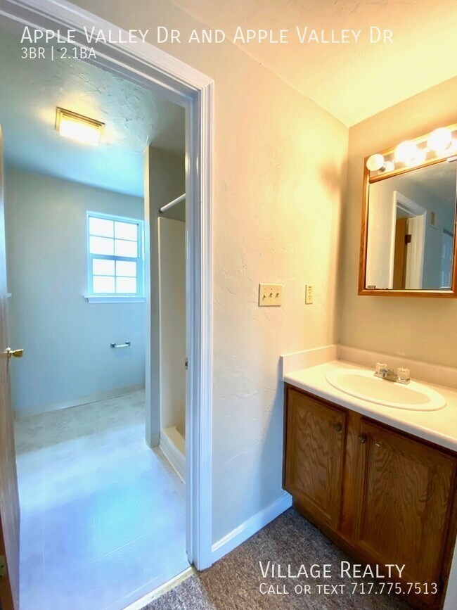 Building Photo - 818 Apple Valley Dr