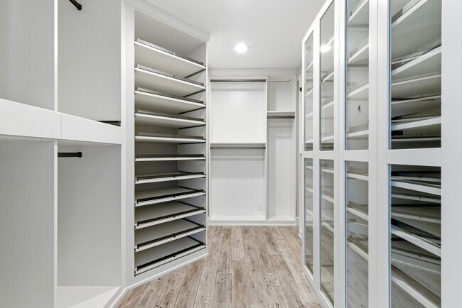Building Photo - 4520 Park Cordero