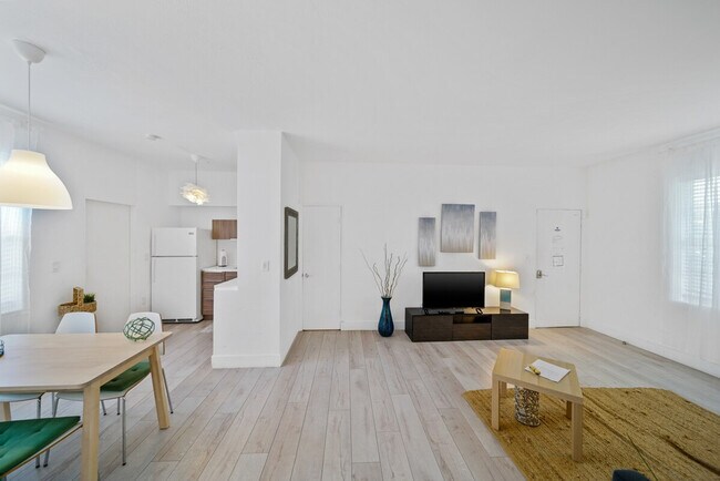 Building Photo - 1311 15th Terrace