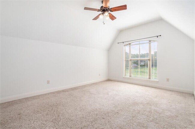 Building Photo - 1060 Linlen Ave