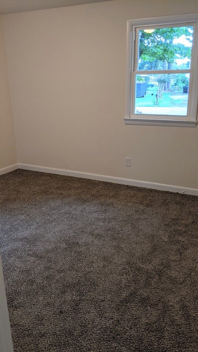 Building Photo - 1719 Providence Rd