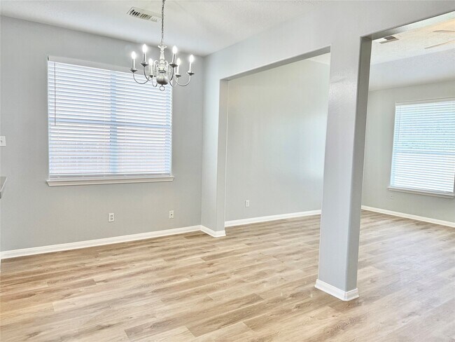 Building Photo - 909 Christopher Ln
