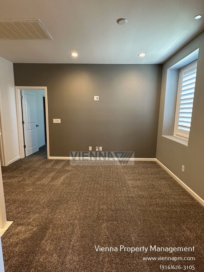 Building Photo - 1347 Larkspur Dr