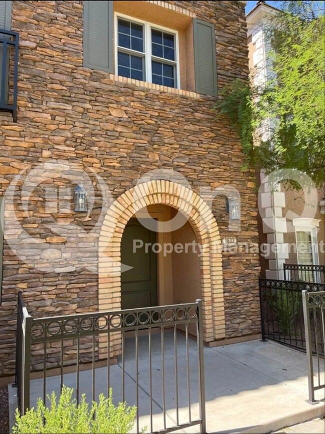 Primary Photo - 1632 E Canyon Creek Dr