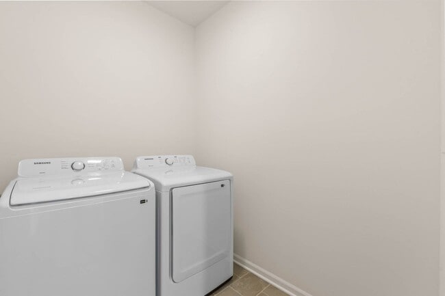 Building Photo - 1824 Forest View Ct