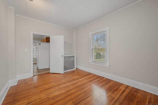 Building Photo - 245 Willetts Ave