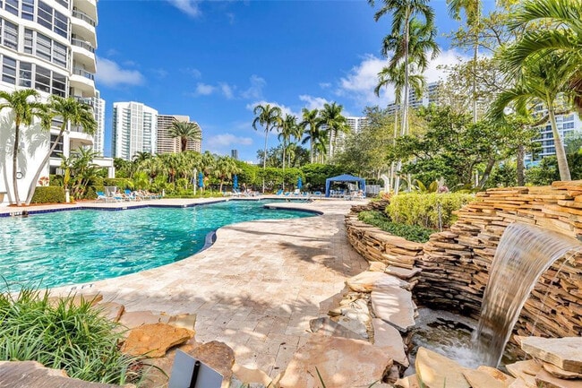 Building Photo - 3500 Mystic Pointe Dr