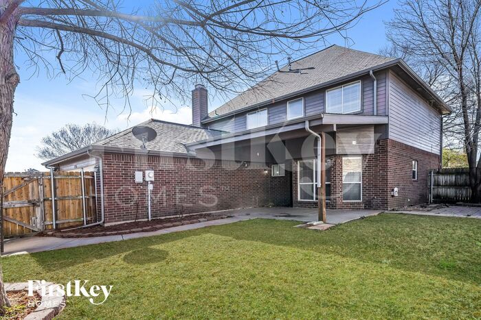 Building Photo - 1716 Trinity Hill