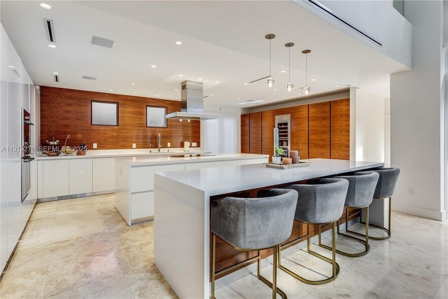 Building Photo - 1701 Espanola Dr