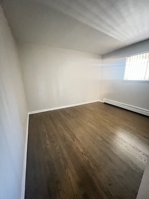 Building Photo - 593 Park Plz