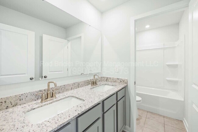 Building Photo - 2160 Blue Sky Mdws Dr