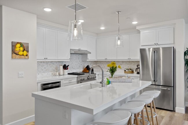 Building Photo - Available February! Upscale Carlsbad Townhome - 2 Blocks to the beach