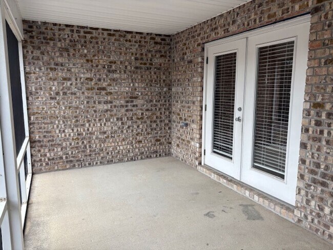 Building Photo - 1833 Sundown Dr