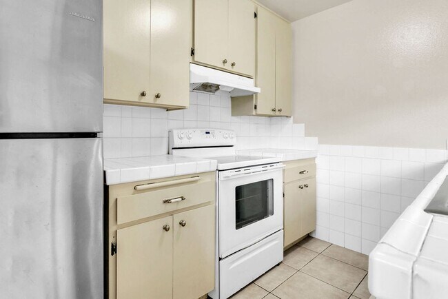 Building Photo - Nice two bedroom/one bath townhome in UTC....
