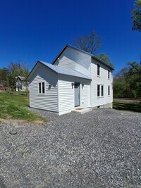 Building Photo - 11 Cedar St