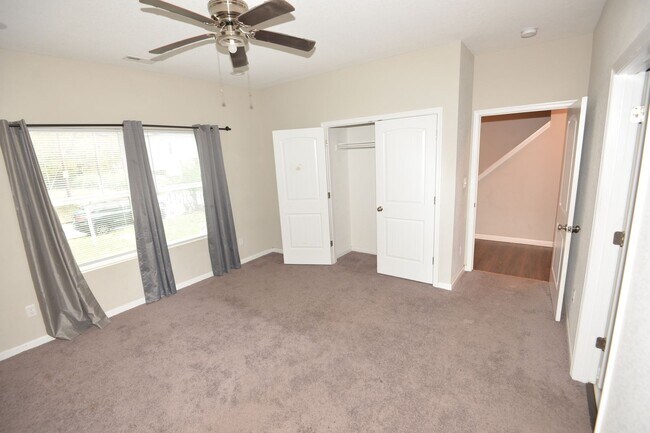 Building Photo - Spacious Single Family w/ Two Master Suites