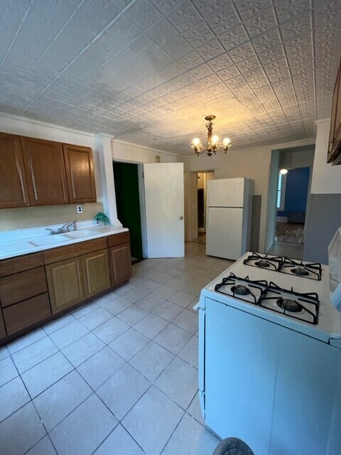 Building Photo - 20 Temple St