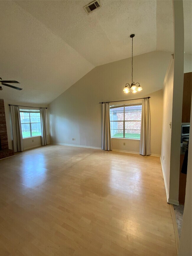 Building Photo - 5027 Kleinway Dr