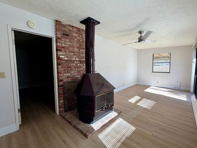 Building Photo - 408 W Ward Ave