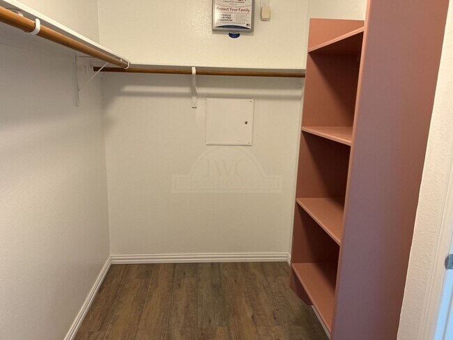 Building Photo - 6311 Serpentine Dr