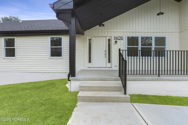 Building Photo - 1405 Ridge Ave