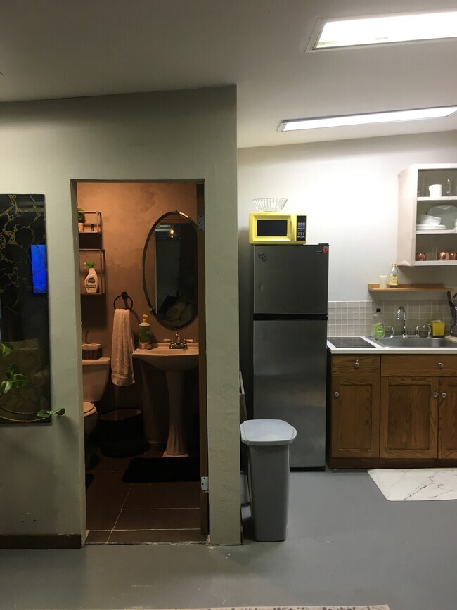 Building Photo - 102 Chapel St