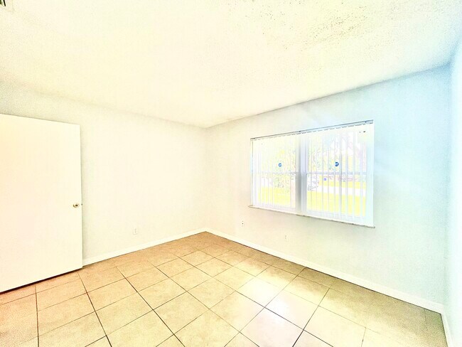 Building Photo - 1813 Grimke Ave