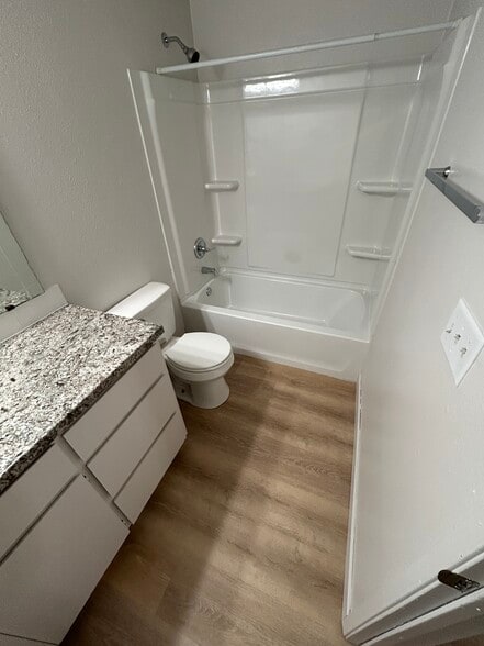 Building Photo - 720 N 25th Ct