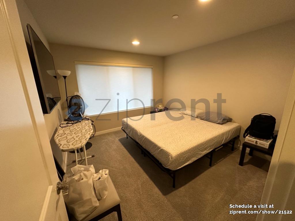 Building Photo - Unit C