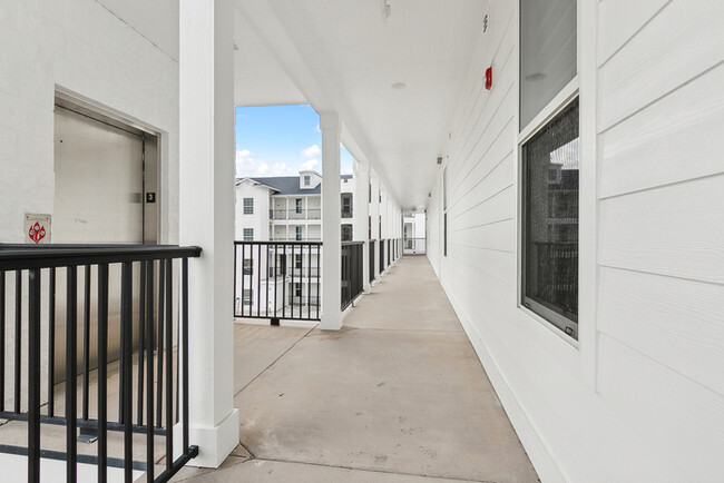 Building Photo - Beautiful 2/2 Condo in Slidell