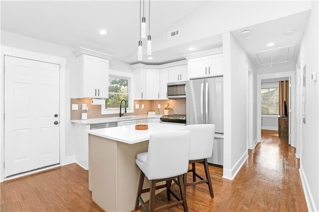 Building Photo - 1934 Pinedale Pl