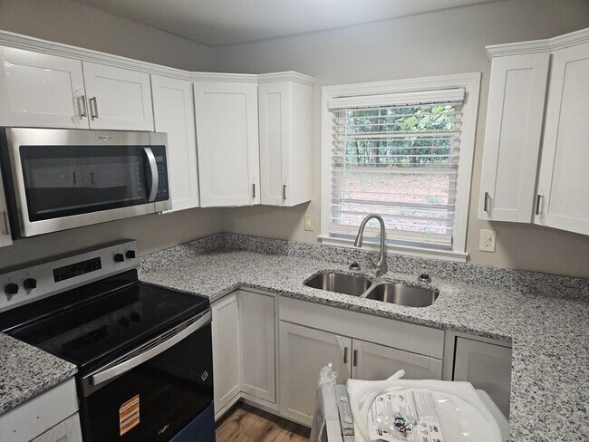 Building Photo - Smyrna Heights Bungalow