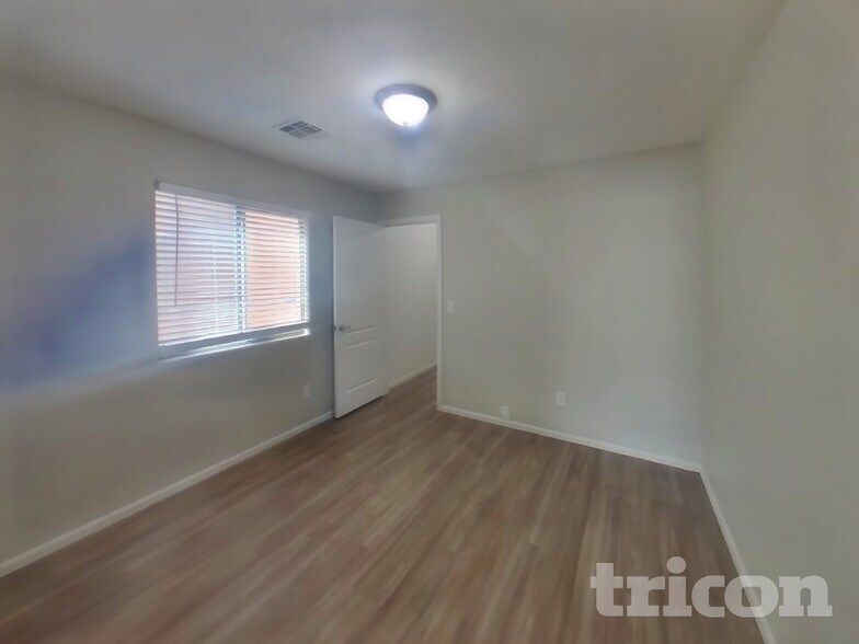 Building Photo - 40081 W Hayden Dr