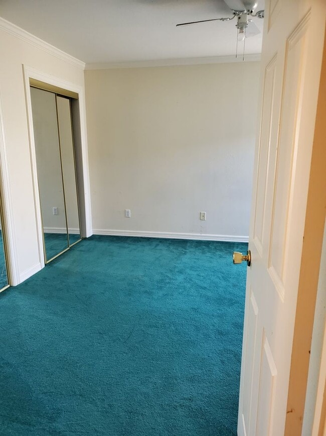 Building Photo - 3635 Green Acres Dr