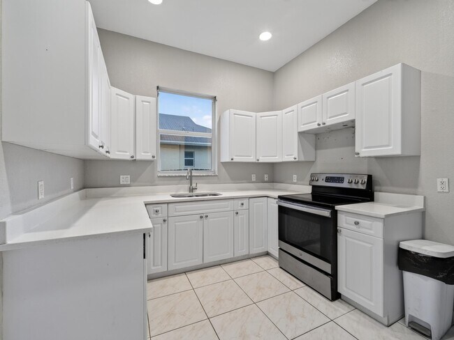 Building Photo - 4059 SW Kamsler St