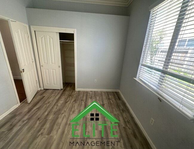 Building Photo - 8421 Arrowroot Cir