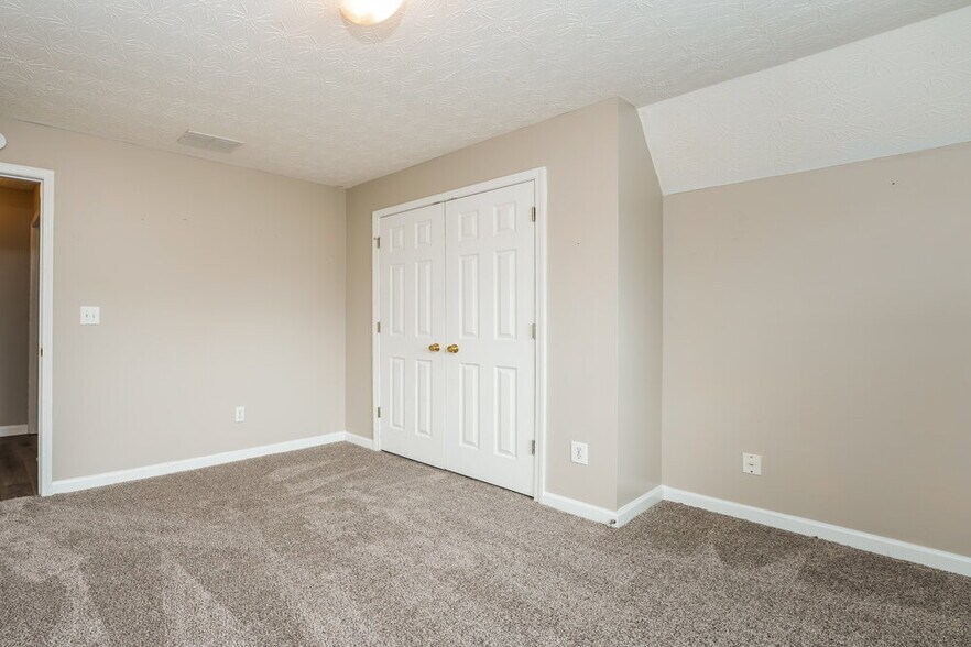 Building Photo - 385 Shadowbrooke Cir SW