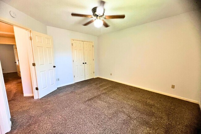 Building Photo - 2509 Hollyhock Dr