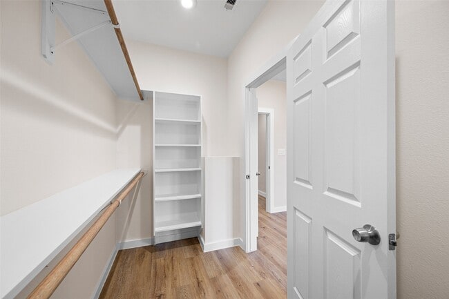 Building Photo - 9409 Clinton Dr