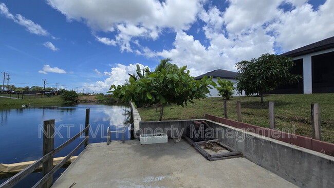 Building Photo - 220 NE 8th Pl