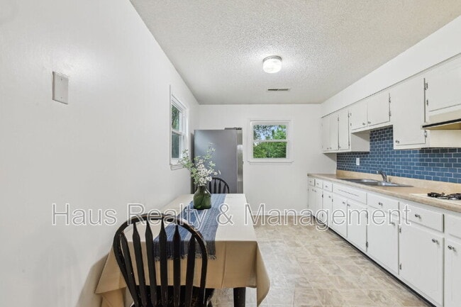 Building Photo - 144 Airport Rd