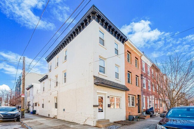 Building Photo - 2319 Cedar St