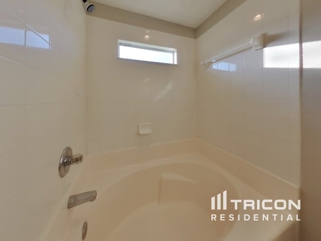 Building Photo - 3784 Lauren Crest Ct